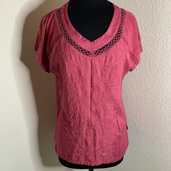 GLORIA Vanderbilt Cranberry V-Neck Blouse W/ Embroidery Detail Size Small (1164) - Picture 1 of 10